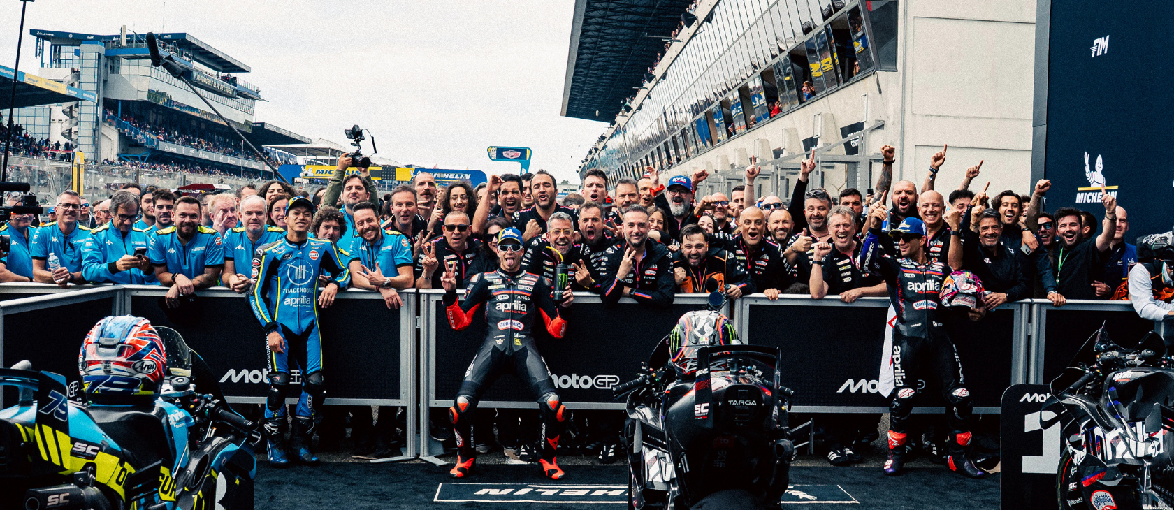 Aprilia signe un triplé historique au Mans