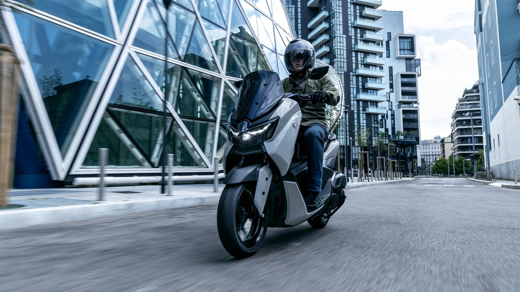 LA RENTRÉE SANS LES BOUCHONS : NMAX, XMAX ou WR125R 