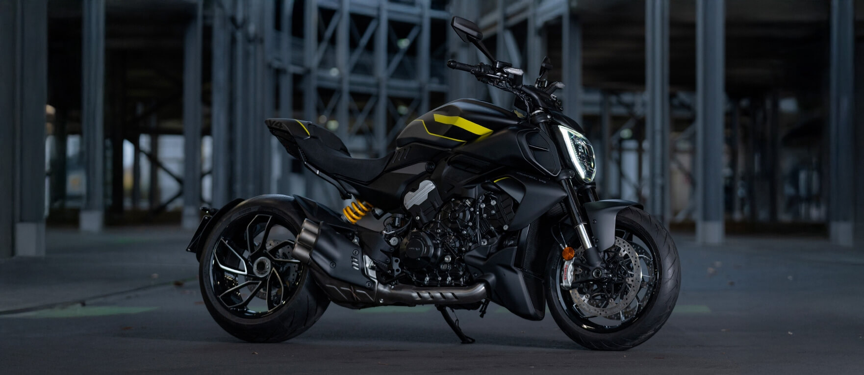 Diavel V4, Dare to be Bold. Nouvelle « Black Roadster Livery » pour l'année modèle 2025