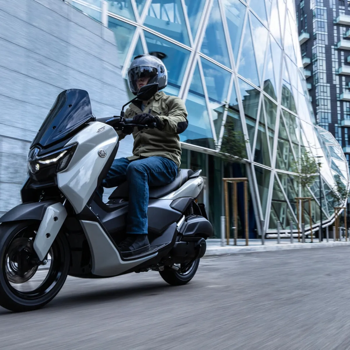 LA RENTRÉE SANS LES BOUCHONS : NMAX, XMAX ou WR125R 
