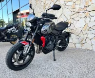 TRIUMPH 660 + OPTION.    950 KM SEULEMENT