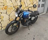 TRIUMPH 900