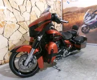 HARLEY-DAVIDSON CVO Street Glide 1868 ABS 2017