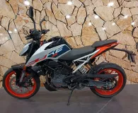 KTM DUKE .