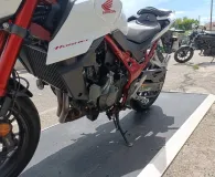 HONDA 750 Hornet TAMPON + BULLE  6066 KMS A SAISIR