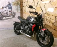 TRIUMPH Trident 660