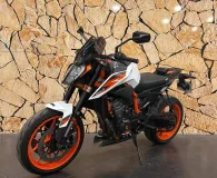 KTM DUKE R .