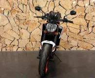 KTM DUKE R .