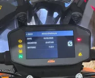 KTM DUKE R .