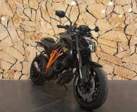 KTM SUPER DUKE R .