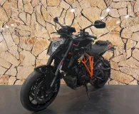 KTM SUPER DUKE R .