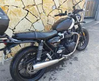 TRIUMPH 900