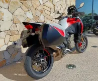DUCATI V4 RS avec Top case et valises Ducati