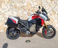 DUCATI V4 RS avec Top case et valises Ducati