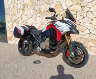 DUCATI V4 RS avec Top case et valises Ducati