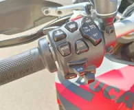 DUCATI V4 RS avec Top case et valises Ducati
