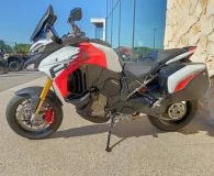 DUCATI V4 RS avec Top case et valises Ducati