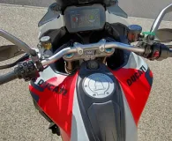 DUCATI V4 RS avec Top case et valises Ducati