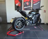 DUCATI V4