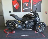 DUCATI V4