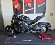 DUCATI V4