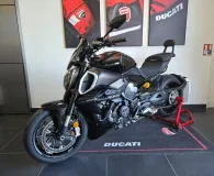 DUCATI V4