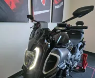 DUCATI V4
