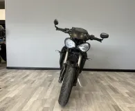 TRIUMPH TRIPLE 765 RS .