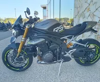 TRIUMPH TRIPLE 1200 RS .