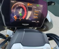 TRIUMPH TRIPLE 1200 RS .