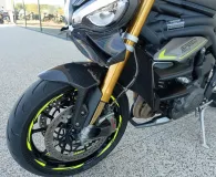 TRIUMPH TRIPLE 1200 RS .