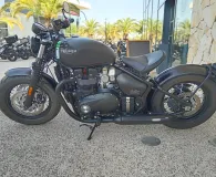 TRIUMPH Bobber 1200 Black 230 km + vince&hines