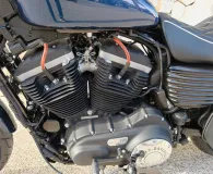 HARLEY-DAVIDSON 883 Iron