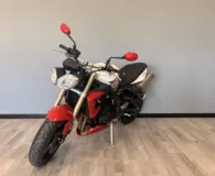TRIUMPH TRIPLE 675 .