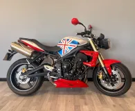 TRIUMPH TRIPLE 675 .