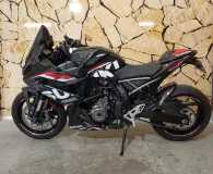 SUZUKI GSX-8R 800