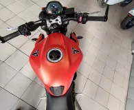 TRIUMPH 765 R BRIDER A2 1ER MAIN A SAISIR