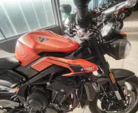 TRIUMPH 765 R BRIDER A2 1ER MAIN A SAISIR