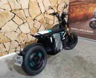 BMW CE02