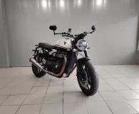 TRIUMPH 1200 1er main revisee