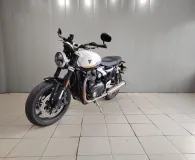 TRIUMPH 1200 1er main revisee