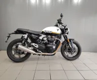 TRIUMPH 1200 1er main revisee