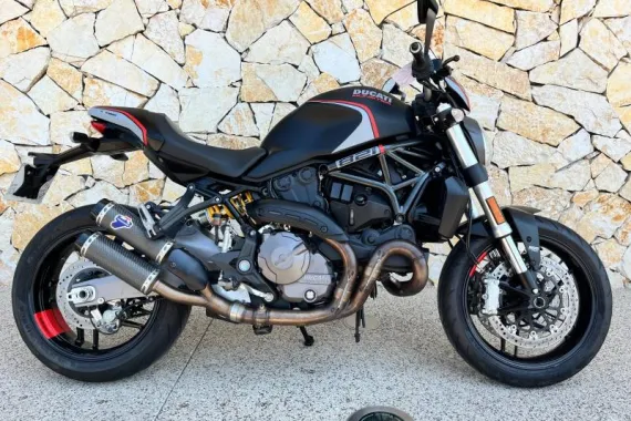 DUCATI Monster 821 Stealth ABS
