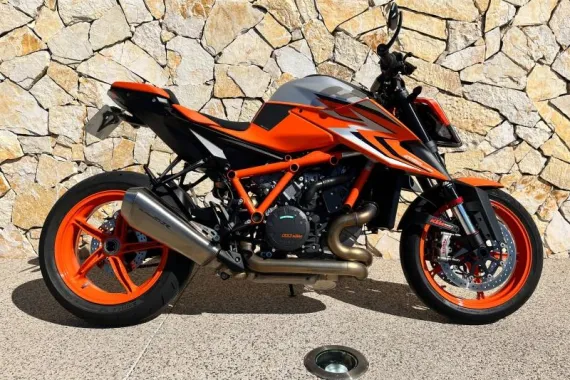 KTM Super Duke 1290 R ABS 2023 AVEC TECH PACK ET SELLE CONFORT