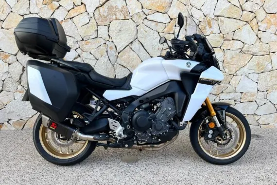 YAMAHA Tracer 9 900 GT 2024.  + top case et Akrapovic