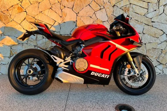 DUCATI Panigale V4 1103 S V4S avec une garantie 24 mois