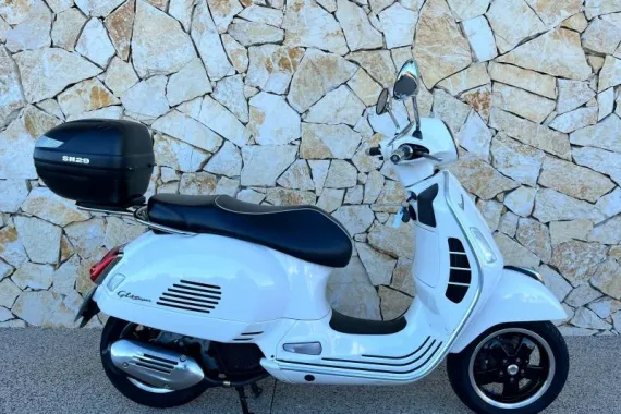 VESPA GTS 125  Classic avec top case