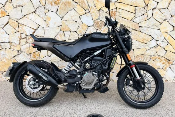 HUSQVARNA Svartpilen 125 2023 avec 2763 km