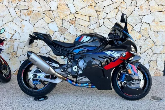BMW M 1000 RR Avec ligne Racing Akra + origine Akra