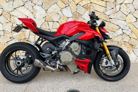 DUCATI Streetfighter 1103  V4 S 2023 avec Pot Akrapovic